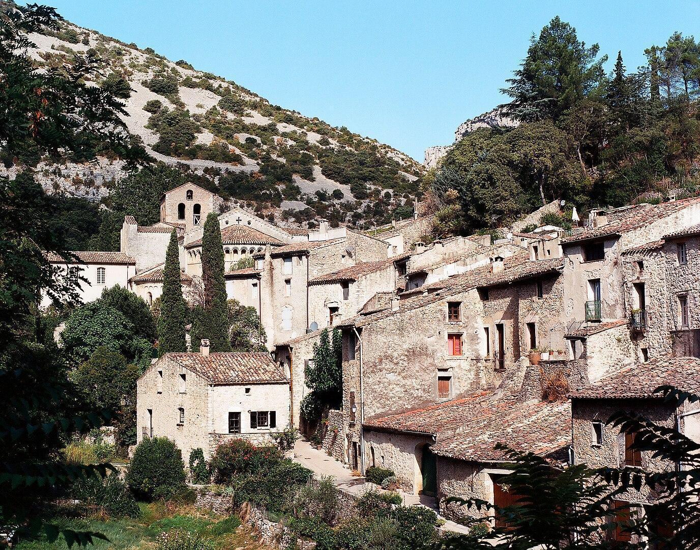 1376px Saint Guilhem le Desert uuger